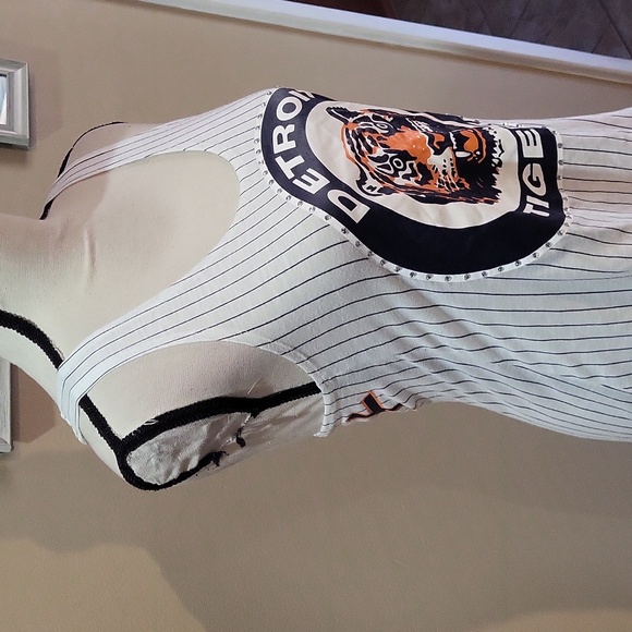 Victoria's Secret PINK Detroit Tigers Tank Top - Picture 3 of 9